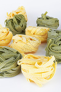 意大利面白色食品生产生活绿色食物黄色红色菠菜三色背景图片