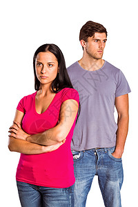 年轻夫妇吵架的情侣纷争男朋友烦恼女朋友离婚双臂夫妻男性服装女士双臂交叉高清图片素材