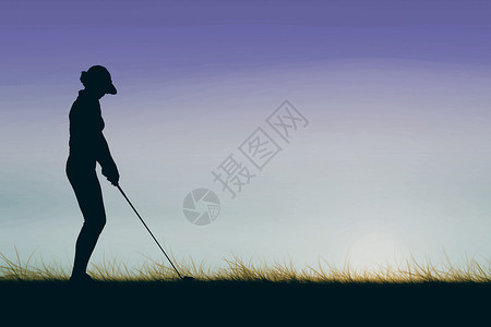 妇女打高尔夫的复合形象爱好竞赛女性蓝色运动员场地高尔夫球服高尔夫球专注闲暇背景图片