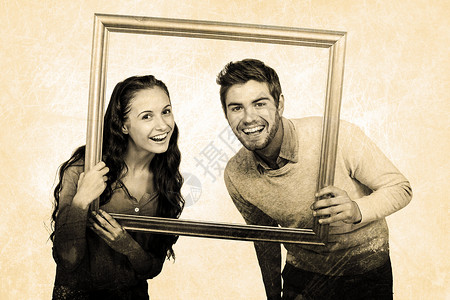 幸福的一对情侣持有图片框架综合肖像背景图片