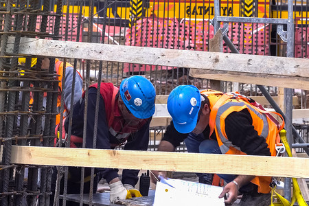 安全背心建筑工地上头盔工人 建筑工事背心承包商就业建设者工程师基础设施手臂男人商业职业背景