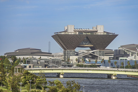 东京国际展览中心水平漫画地标展示动漫书展飞碟蓝色金字塔垃圾背景图片