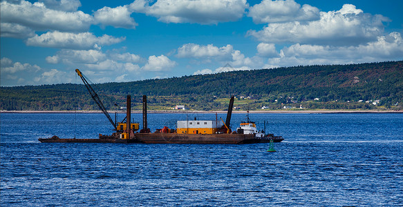 work加拿大海峡的“Work Barge”背景