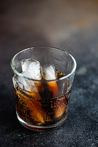 一杯可乐石头苏打桌子玻璃背景图片