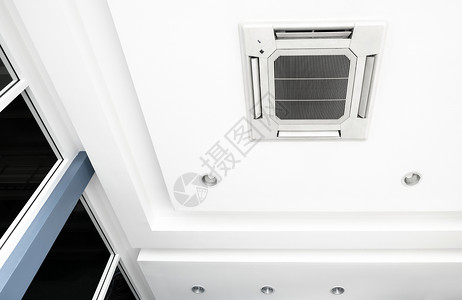 现代软体的照明和天顶空调机起降灯和天花板房间安装办公室空气白色建筑学护发素建筑背景图片