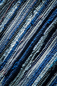 蓝色和白色编织的地毯背景图片