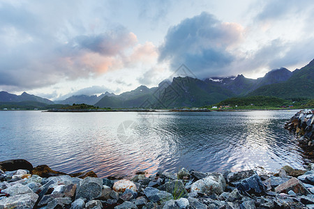 拥有村庄 山区和fjor的美丽扫描型风景海景高清图片