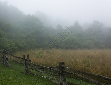 沿蓝脊坡道的福吉田背景图片