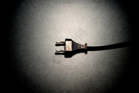 黑色背景上的欧洲玫瑰花结技术出口白色圆形金属电压电工电气插座活力背景图片