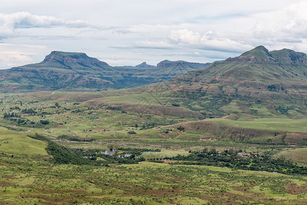 艾什莉贾德Bonjaneni镇是面状的山丘背景