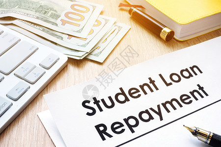 学生贷款还款表在书桌上金融高清图片素材