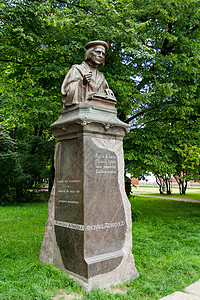 俄罗斯Vyborg的纪念碑背景图片