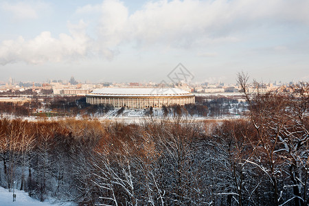 Msu从莫斯科国立大学 MSU 附近的观景台欣赏卢日尼基体育场和麻雀山的全景 冬天阳光灿烂的日子 莫斯科 俄罗斯森林旅游景观晴天地标观背景