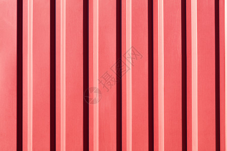 带垂直导轨的红色波纹钢板高清图片