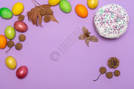 复活节蛋糕和彩蛋的定点位置 以银色背景高清图片