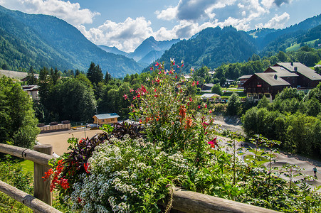 法国阿尔卑斯山的风景植物建筑房子场景山峰外观天空山脉结构环境背景图片