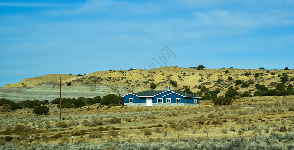 美国新墨西哥州美国土著保留地的典型土著人家庭沙漠农业原住民文化传统天空房子村庄农村旅行背景图片