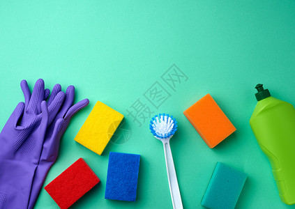 用于清洁 多色海绵 刷子和c的橡胶手套房子洗涤剂抹布塑料除尘器橡皮液体服务产品补给品蓝色的高清图片素材