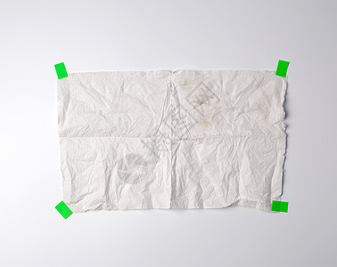 皱巴巴的脏白纸巾 粘着绿纸折痕胶水绿色广告小样皱纹海报磁带床单胶合背景图片
