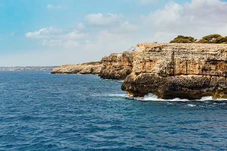 蓝色的石头马洛卡岩悬崖背景