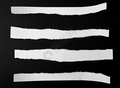 黑色背景上撕破的空白白纸条框架笔记卡片磁带边缘带子床单皱纹背景图片