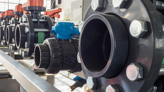 工业管道和发动机车站阀门引擎压力计力量机器压力龙头管子螺栓测量高清图片素材