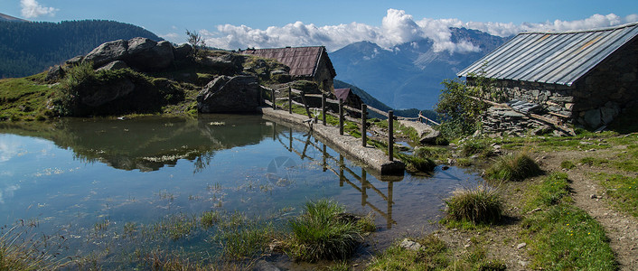 意大利山高山山脉风貌山谷蓝色全景高清图片