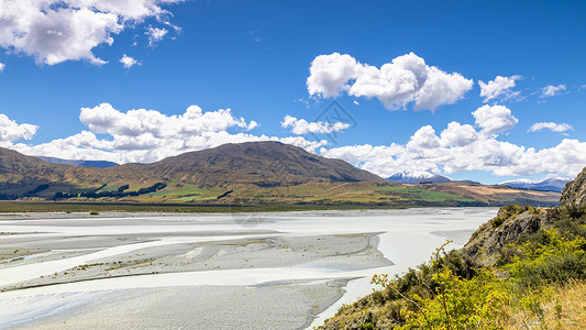 河床新西兰南部美丽的风景 美丽地貌的景观冒险远足爬坡旅游国家绿色天空全景乡村黄色背景