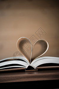 一本书的页数形成心脏的形状 爱情的概念图书教育学习作品文学白色精神阅读诗歌哲学白色的高清图片素材
