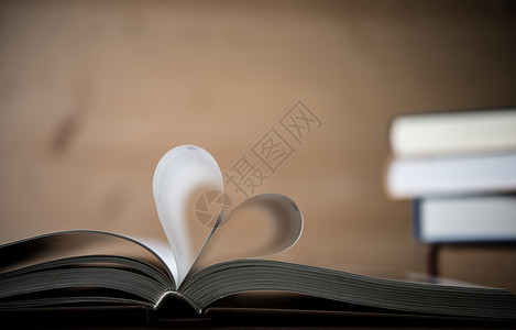一本书的页数形成心脏的形状 爱情的概念奉献教育学习诗歌阅读图书文学精神作品白色美丽的高清图片素材