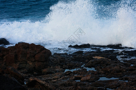 科斯塔德古吉兹的波浪背景图片