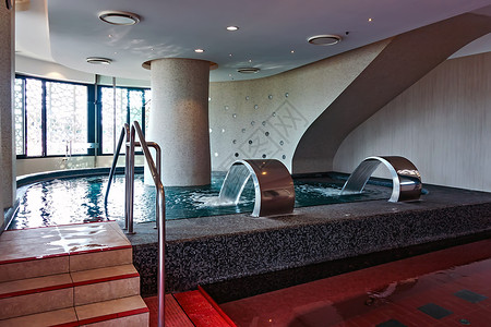 H 布达佩斯游泳池的热水浴温泉泡浴天蓝色放松卫生建筑浴缸水池城市游客游泳保健背景