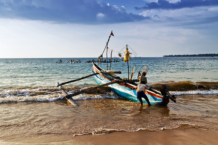 捕鱼的印度鱼船(渔船)水高清图片素材