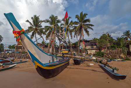 捕捉印度鱼 渔船和渔船海滩渔夫港口钓鱼旅游吸引力小船运输海洋海岸码头高清图片素材