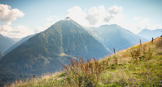 Pla D Adet 滑雪胜地的比利牛人视图旅游高山国家蓝色石头旅行岩石顶峰山脉全景背景图片