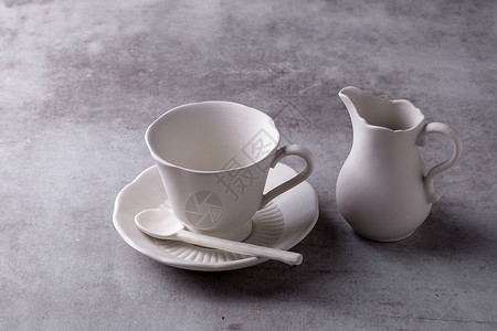 水泥板茶壶奶油 杯和酱汁奶精陶瓷坡度餐具用具杯子桌布陶器奢华厨房背景