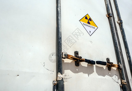 危险货物运输标签 上的辐射警告标志ClC白色贴纸安全放射性盘子风险卡车黄色材料冒险背景图片