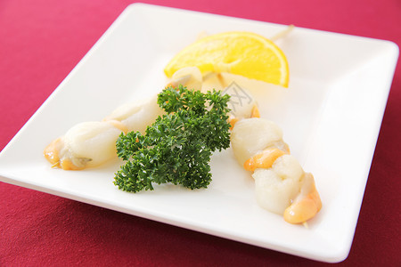 原始扇贝美食盘子白色食物餐厅寿司午餐海鲜饮食鱼子握寿司高清图片素材