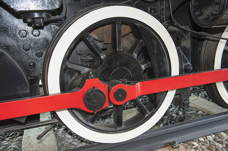 特写旧铁路火车轮车活塞博物馆旅行红色黑色运输白色金属圆形圆圈背景图片