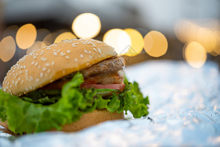 汉堡纸汉堡是快餐店的快餐晚餐饮食桌子盒子筹码面包薯条垃圾种子包子背景
