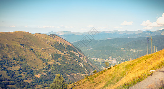 Pla D Adet 滑雪胜地的比利牛人视图爬坡山脉国家天空荒野蓝色全景风景森林旅行背景图片