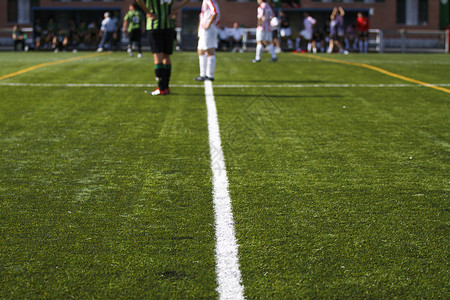 足球场的线条运动足球绿色运动员球员背景图片