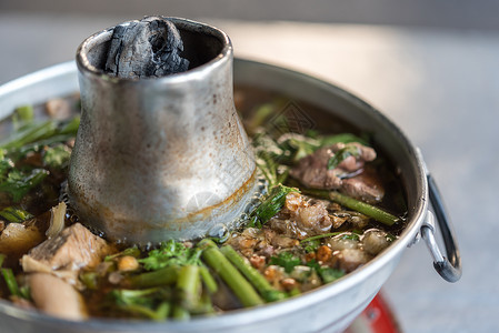 烤肉菜汤炖牛肉 清脆牛肉烹饪火锅美食肌腱奶牛投标午餐餐厅早餐蔬菜背景图片