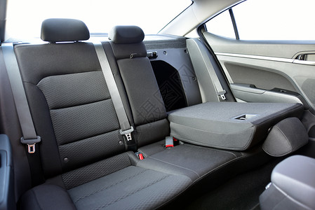 后座座位折叠在客车内车辆皮革安全乘客商业安全带车轮腰带挡风玻璃旅行背景