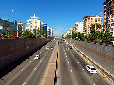 阿拉木图大道场景建筑学季节景观城市街道天空旅行建筑大街背景图片