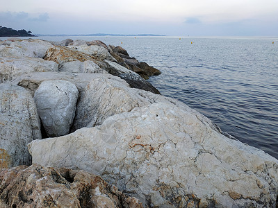戛纳法国法国里维埃拉海岸日落波浪地平线岩石日出背景