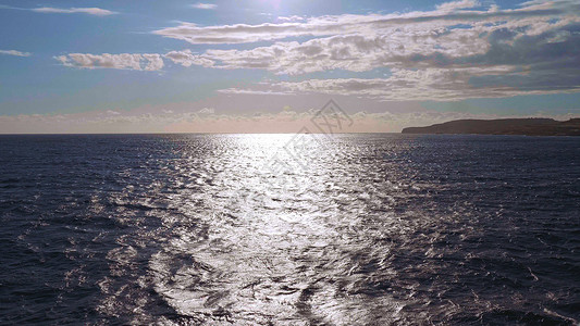 地中海上空的日落乘客通讯安全宏观木板绳索滚装天线巡航雷达马耳他高清图片素材