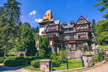 罗马尼亚西纳亚的佩利索城堡 著名的佩利索城堡山脉风格历史性建筑旅游文化旅行纪念碑森林遗产皮勒斯高清图片素材