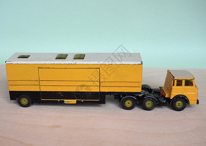 黄色玩具货车运输拖拉机模型过境游戏旅行焦点卡车比例驾驶背景图片