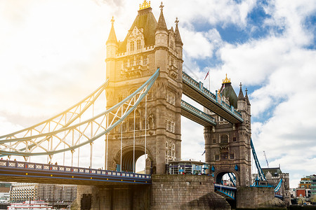 英国伦敦塔桥伦敦塔桥 在黄金时段 英国伦敦蓝色阳光石头运输国家景观王国花岗岩地标塔桥背景